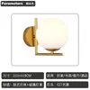 Luminária de Parede Esférica Dourada de Luxo Nórdico com Bola de Vidro Branco Leitoso para Quarto ao Lado da Cama, Hotel e Pousada Luminária de Parede LED
