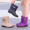 Botas de lluvia para mujer hasta la pantorrilla, zapatos de goma antideslizantes de moda para adultos hasta la pantorrilla, zapatos impermeables, botas de lluvia gruesas con forro de felpa para mujer