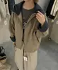 Jaqueta elegante estilo coreano com gola alta para mulheres, novo modelo outono 2026, solta e versátil, adequada para pessoas baixinhas, top estilo para o dia a dia