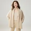 Cardigã de malha de cashmere com decote V para mulheres, comprimento médio, sem botões, com bolsos, corte solto, modelagem que afina a silhueta e estilo relaxado, perfeito para outono e inverno.