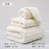 Toalla de baño grande simple de forro polar de coral, engrosada y ampliada para uso doméstico, no suelta pelusa, amigable con la piel y suave, al por mayor