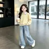 Conjunto Casual de Duas Peças para Meninas Outono: Moletom estiloso com gola e Jeans com Laço, Conjunto de Duas Peças estiloso para Crianças