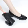 Sapatos femininos com salto grosso ou médio, feitos de couro macio, estilo casual, sola macia, adequados para mulheres de meia-idade, coleção primavera/outono 2026, versáteis, bico fino, e perfeitos para o dia a dia