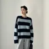 Suéter azul a rayas de cuello redondo estilo perezoso, un nuevo diseño de otoño/invierno para mujer, que ofrece un look sofisticado y relajado con un tejido suelto, suave y cómodo