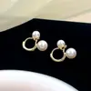 Pendientes de Perla Versátiles para Mujer Nuevo Diseño de Nicho Lujo Ligero Clips para Orejas Retro Francés Pendientes de Gama Alta Venta al por Mayor