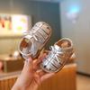 Sandalias Cerradas para Niñas Verano 2025 Nuevos Zapatos Infantiles Zapatos de Princesa Suela Suave Plata Beige Estilo Chanel