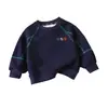 Roupas de primavera e outono para meninos 2026 novo moletom estiloso estilo coreano para meninos pequenos, top versátil de outono para crianças