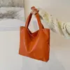 Bolsa de Ombro Feminina Grande Capacidade 2025 Nova Bolsa Tote de Couro Ins Simples Versátil Bolsa de Mão