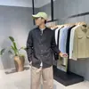 Camisa masculina nova de manga comprida minimalista, estilo relaxed old money, para sobreposição no outono, gola alta, casual, de alta qualidade, camisa de luxo leve