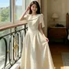 Vestido poá ombro a ombro estilo francês, nova coleção de verão 2026 feminina, cintura marcada, vestido longo evasê