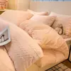 Conjunto de Quatro Peças de Leite Fleece Esculpido Espesso de Inverno Capa de Edredom Quente de Fleece de Coral Conjunto de Três Peças de Flanela Roupa de Cama