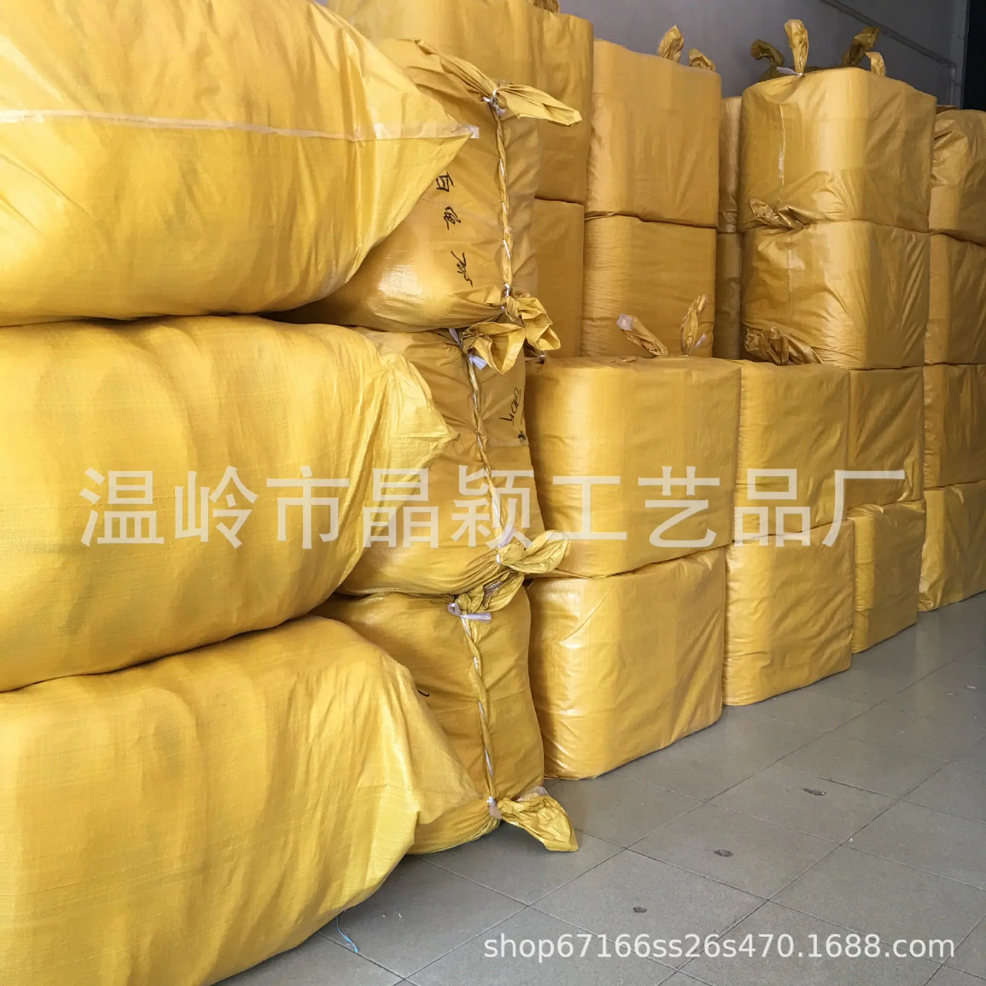 仓库一角