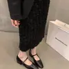 Zapatos planos bajos de nuevo estilo 2024 para combinar con faldas, zapatos de un solo color, zapatos Mary Jane retro franceses, zapatos pequeños de piel, versión coreana para mujer
