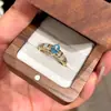 ¡Soda de Sal Marina! Anillo Abierto de Circonita Azul Fritillary Lujo Ligero Sensación de Gama Alta Anillo para Dedo Índice Joyería de Mano Simple de Moda para Mujeres