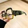 Nuevas gafas retro de montura cuadrada con patillas anchas, montura grande, efecto adelgazante, diseño de etiqueta dorada de lujo ligero, gafas planas versátiles para el día a día
