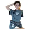 Conjunto Esportivo Casual Estilo Coreano Novo Primavera/Verão 2026 para Mulheres, Top Curto, Solto e Emagrecedor, Conjunto de Duas Peças para Corrida de Estudantes