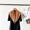 Primavera e Verão novo lenço de fivela magnética lenço feminino estampado lenço elegante estilo ocidental triângulo cachecol auto-priming lenço atacado