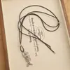 Elegante Collar de Piedra Natural con Diseño de Espina de Pescado para Mujer 2026 Nuevo Modelo Colgante de Pez Pequeño Único Versátil Cadena Larga Extensible para Suéter