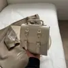 Mochila Pequena Estilo Faculdade 2025 Novo Estilo Moderno Bolsa de Ombro para Sair Mochila de Viagem Leve para Mulheres