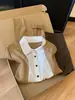 Cardigã de malha cinza falso de duas peças com gola de camisa, top feminino de design estilo coreano para o outono