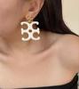 Pendientes Exagerados de Resina con Logo Grande de Diseño de Nicho Europeo y Americano Pendientes de Moda de Alto Temperamento para Mujer