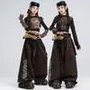 Figurino de dança jazz para meninas, com adornos de strass, lantejoulas, tecido de rede e estampa de leopardo, adequado para apresentações de dança, shows de street dance e desfiles de moda.