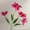 Flores Artificiais Lírio Narciso Decoração de Salão de Cerimônia de Casamento Enfeites para Casa Arranjo de Cena de Parede de Fundo de Hotel Fábrica Atacado