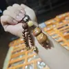 Artículo popular para transmisiones en vivo: Madera de arce madera maciza madera sin pintar talla de madera colgante de gato KT, accesorio de moda estilo chino, diseño original