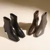Botines coreanos de nicho con hebilla de cinturón, puntera metálica, botas altas para mujer, nueva colección otoño/invierno 2025, cremallera trasera, tacones altos