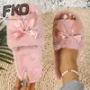 Pantuflas de algodón peluche con lazo, nuevo estilo para interior y exterior, tamaño pequeño, en stock, pantuflas cómodas y esponjosas