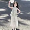 Conjunto Novo Estilo Chinês para Meninas 2026 Verão Novo Modelo para Crianças Maiores, Top Bordado sem Mangas com Botões Tradicionais e Calça de Pernas Largas, Roupa de Verão Estilo Nacional