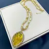 Novo conjunto de joias de quatro peças com estampa de cobra e nove caudas de raposa com esmalte amarelo, terno de joias de alta qualidade, original feito à mão com joias de strass