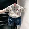 Cárdigan de punto unisex para bebé y niño pequeño con bordado divertido y cremallera, en color blanco roto, adecuado para otoño e invierno. Ropa exterior suave y cómoda para bebés y niños pequeños