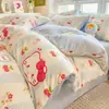 Conjunto de Quatro Peças de Veludo Leite Fresco e Fofo de Inverno, Conjunto de Três Peças de Flanela Espessa e Quente Estilo Cartoon para Dormitórios Estudantis