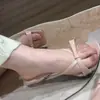 Elegantes sandalias sin cordones con un toque de hada, que presentan un lazo, punta cuadrada rosa, punta abierta y tacón alto fino