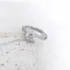 Anel Cruzado Oito Corações e Oito Flechas de Diamante Moissanite para Mulheres, Anel de Casamento com Braço Torcido Cruzado de Um Quilate, Anel de Grupo Banhado a Ouro Branco