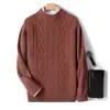 Novo suéter de malha casual masculino com padrão trançado, gola alta discreta, quente e folgado, espessado para o inverno, cor sólida, suéter de lã moderno para homens