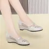 Couro Macio, Sola Macia, Sapatos de Peça Única Confortáveis com Renda Vazada para Mulheres de Meia-Idade e Idosas, Sapatos de Salto Plataforma de Verão para Mães, Leves