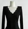 Camisa Base de Renda Europeia e Americana com Decote em V para Mulheres 2026, Roupa Íntima Sexy, Slim Fit, Top Único de Manga Longa