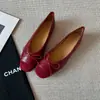 Zapatos de mujer de piel de oveja estilo francés con bloques de color 2026 nuevo modelo zapatos planos Mary Jane con corte bajo y suela blanda zapatos de ballet
