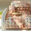 Juego de sábanas de terciopelo de leche, tres piezas, forrado de felpa, engrosado para abrigar, suave y cómodo para otoño e invierno, con un estampado fresco y elegante estilo ins