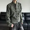 Jaqueta Napoleão masculina retro americana de gola alta e abotoamento duplo, apresentando um design estiloso inspirado na corte, corte slim e visual de jeans desgastado