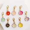 Acessórios pequenos de margarida de cores cruzadas liga pingente de flor com esmalte gota pingente de fivela universal diy pingente de chave sapato corrente