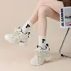 Zapatos de papá de cuero genuino para mujer que aumentan la altura, nuevos zapatos deportivos casuales de primavera 2023, tenis blancos de suela gruesa para mujer, venta al por mayor