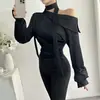 Elegante blusa satinada ajustada con escote halter Bardot y diseño de cinta, top sexy de manga larga Bardot para Primavera/Otoño 2026