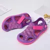 Sandalias para Niñas 2025 Primavera/Verano Nuevo Estilo Zapatos Deportivos de Playa Cerrados para Niños Zapatos de Agua para Niños Color Caramelo Zapatos de Exportación
