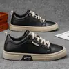Zapatos para Hombre 2026 Primavera y Verano Nuevo Estilo Transpirables Versátiles Casuales para Hombre Slip-On Tenis Clásicos Cotidianos Casuales Zapatos Blancos