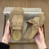 Sapatos Slip-On Vintage Estilo Britânico com Solado Grosso Esculpido e Fivela de Cinto, Aumentadores de Altura para Pessoas Baixas, Mules Versáteis de Bico Fechado para 2026