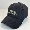 Nueva Gorra de Béisbol de Lana de Cordero Bordada con Letra Otoño e Invierno Engrosada Cálida Estilo Pareja Gorra de Pico Moda Coreana Versátil