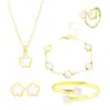 Conjunto de joyería de trébol de cinco hojas más vendido transfronterizo para mujer: un sencillo juego de collar, pulsera y pendientes de flor de la suerte en oro de goteo, una colección versátil de 5 piezas